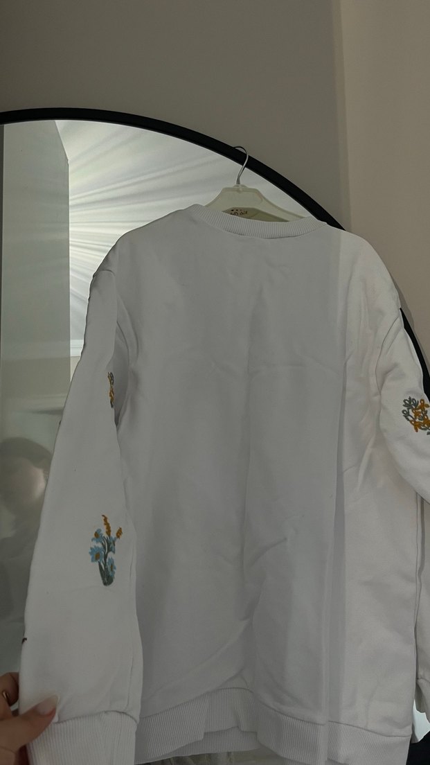 Nakış İşlemeli Beyaz Kadın kazak - Görsel 4