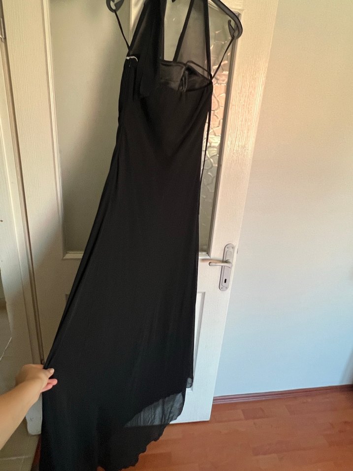 Boyundan bağlamalı abiye - Görsel 4