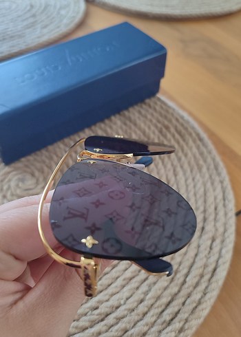 Louis Vuitton Kadın Gri Gold Gözlük - Görsel 5