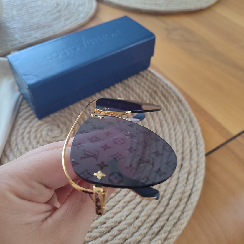 Louis Vuitton Kadın Gri Gold Gözlük - Görsel 5