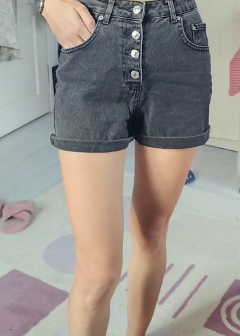 Düğmeli Gri Batik Desenli Kadın Kot Şort - Görsel 4