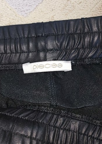 Siyah Deri dokulu Mini Şort - Görsel 4