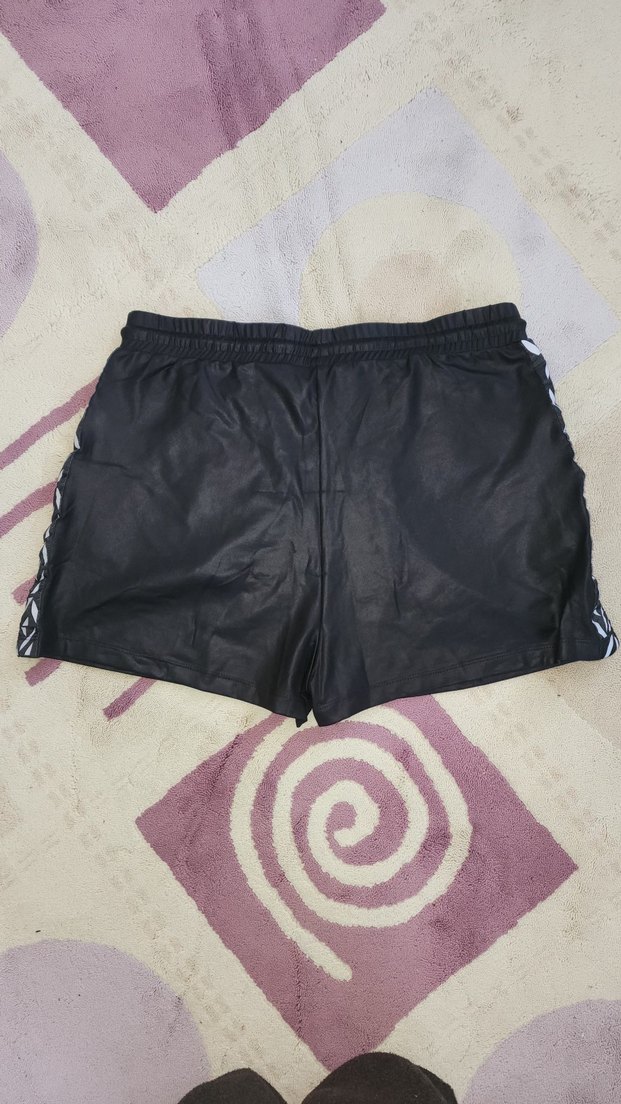 Siyah Deri dokulu Mini Şort - Görsel 3