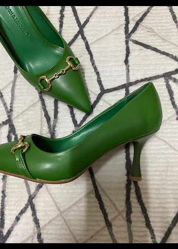 Klasik Yeşil Tokalı Stiletto - Görsel 3