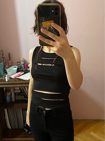 yırtık detaylı crop top