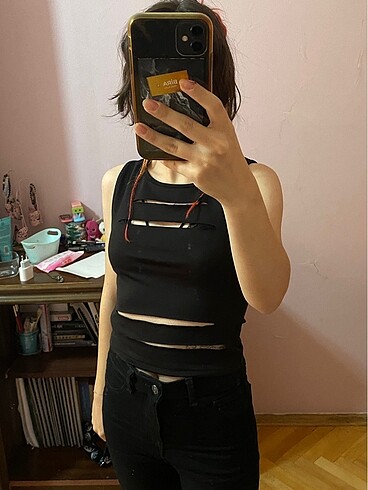 yırtık detaylı crop top