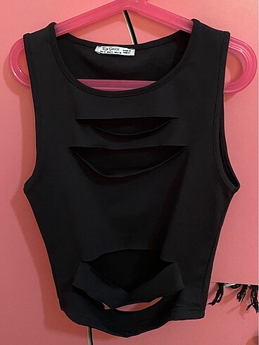 s Beden yırtık detaylı crop top