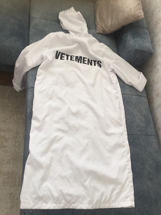 Zara Vetements yağmurluk 