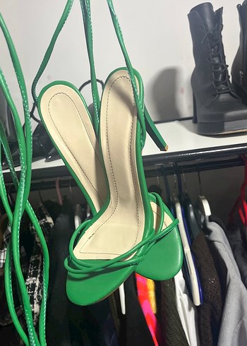 Yeşil Yılan Baskılı HİÇ GİYİLMEDİ 
İnce Topuklu Sandalet - Görsel 5