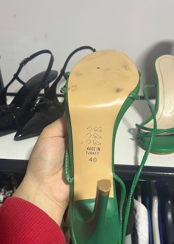 Yeşil Yılan Baskılı HİÇ GİYİLMEDİ 
İnce Topuklu Sandalet - Görsel 4