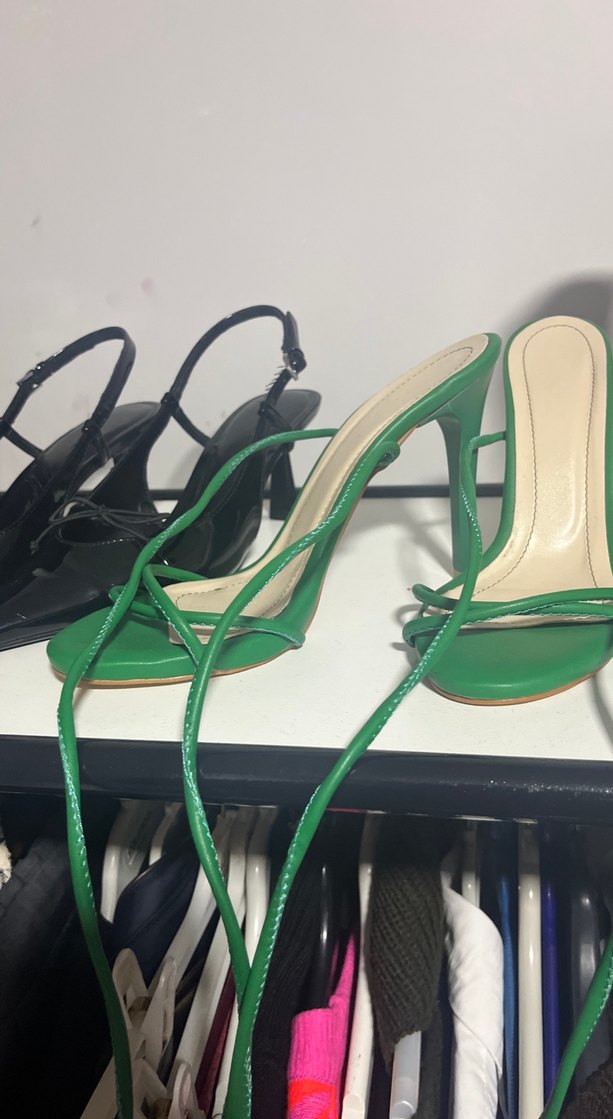 Yeşil Yılan Baskılı HİÇ GİYİLMEDİ 
İnce Topuklu Sandalet - Görsel 3