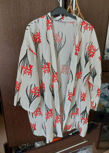 Bohem Tarzı Çiçek Desenli Midi Kimono