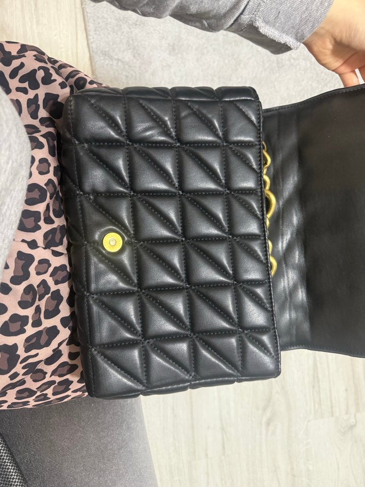 Zara Kapitone Siyah Deri Kadın Çanta - Görsel 3