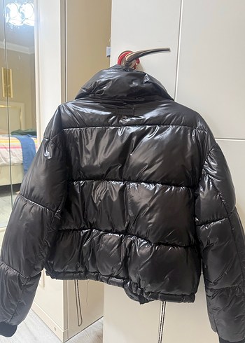 Stradivarius Siyah Kısa Şişme Mont - Görsel 2