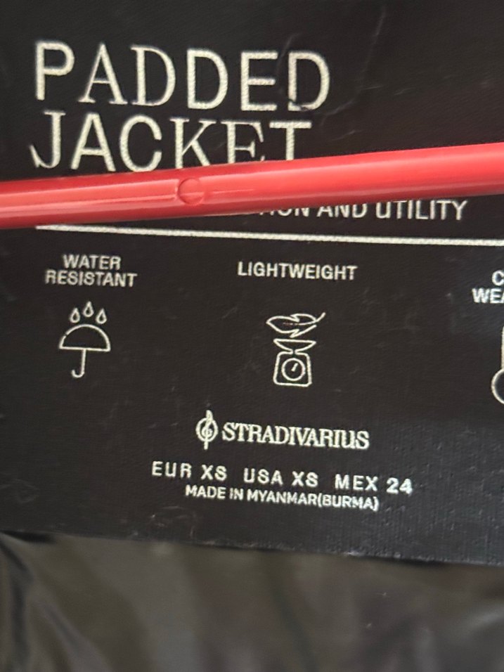 Stradivarius Siyah Kısa Şişme Mont - Görsel 3