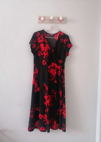 Kırmızı Siyah Bağlama Desenli Uzun Elbise