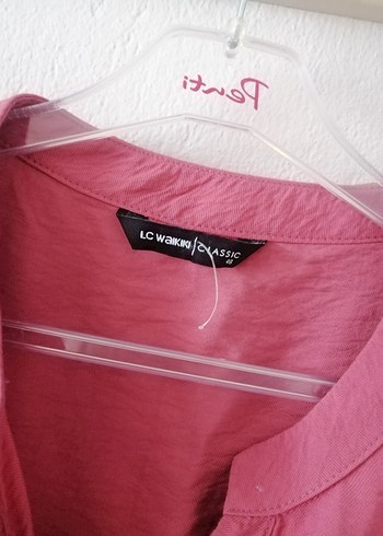LC Waikiki Düğmeli V Yaka Pembe Kadın Gömlek