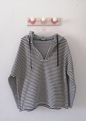 V Yaka Çizgili Gri Kadın Sweatshirt