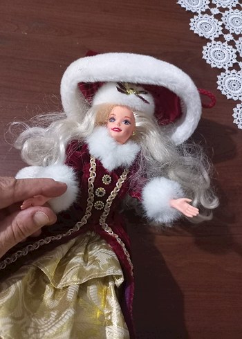 Barbie Parlak Altın Renkli Klasik Bebek
