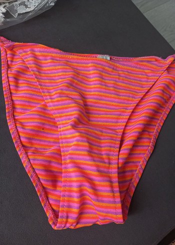 Pembe Çizgili Pliseli Bikini Takımı - Görsel 2