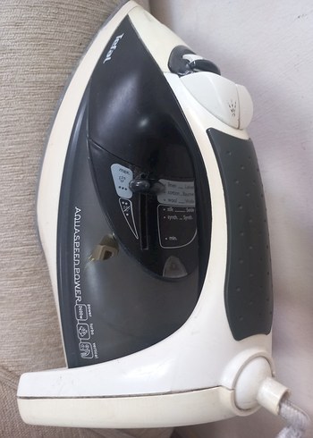 Beyaz-Gri Buharlı Ütü...TEFAL