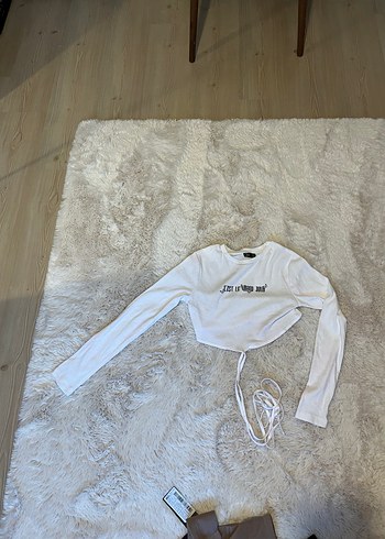 Beyaz Baskılı Yüksek Yakalı Crop Top