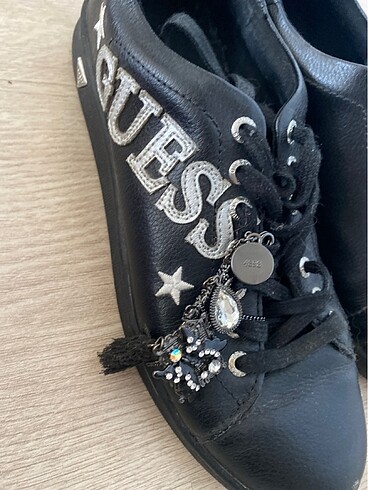 Guess Guess broşlu sneaker