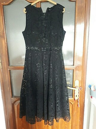 Zara Dantel detaylı bel dekolteli xl siyah midi boy elbise