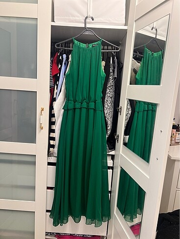 Halter Yaka Yeşil Şifon Elbise
