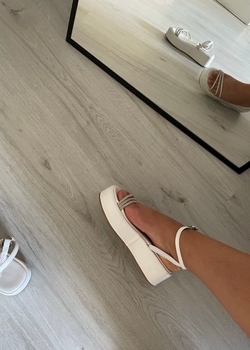 Bambi Beyaz Platform Topuklu Minimalist Kadın Sandalet