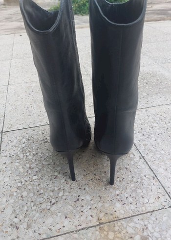 37,5 Beden siyah Renk Çivili Siyah Deri Diz Boyu Stiletto Bot