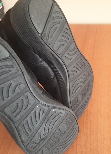 Skechers Skechers bot