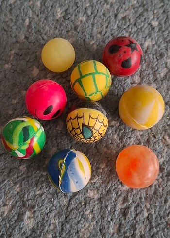 Çok Renkli Çeşitli Sıçrayan Toplar - Görsel 2