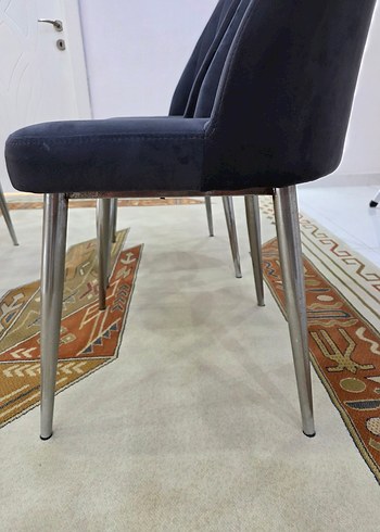 Çok iyi durumda Antrasit tay tüyü Döşemeli 4 Ad. Sandalye - Görsel 3