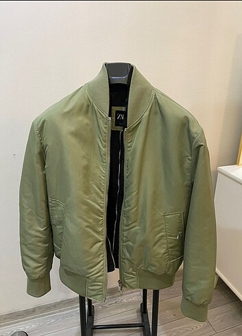 ZARA MONT