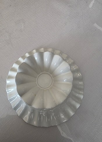 Ayaklı Beyaz Dalgalı Kenarlı Porselen Tabak - Görsel 7