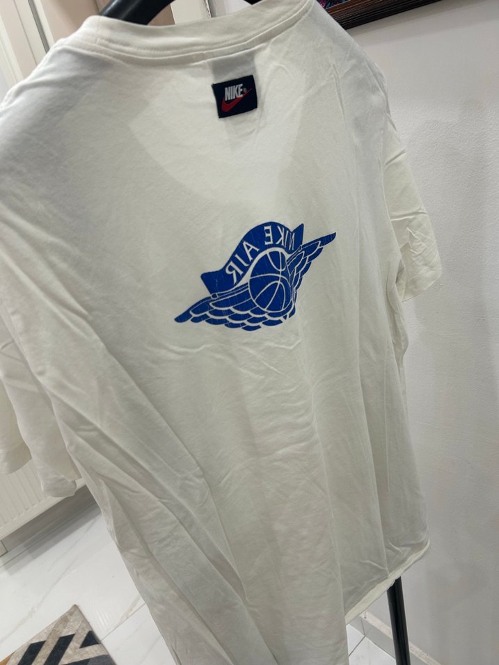 Air Jordan Beyaz Tişört — görsel 3/3