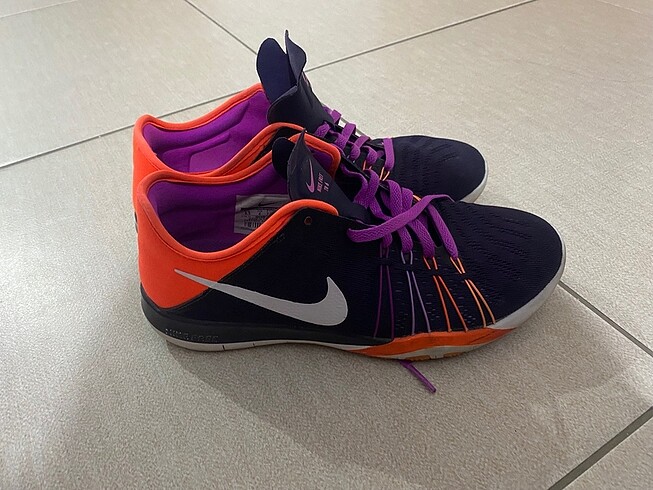 Nike Free TR 6