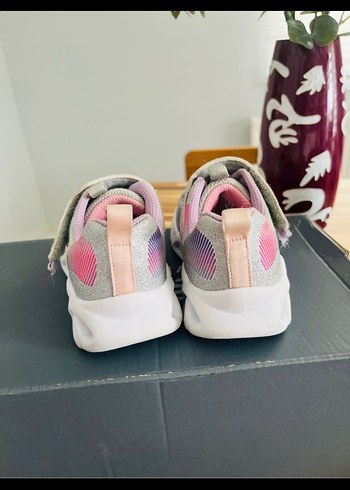 27 Beden pembe Renk 2 ayakkabı gönderilecek Skechers Spor Ayakkabı