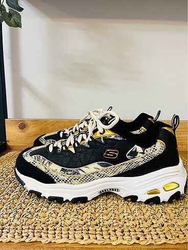 Skechers