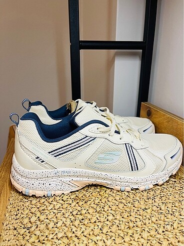 Skechers