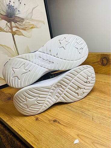 32 Beden siyah Renk Skechers
