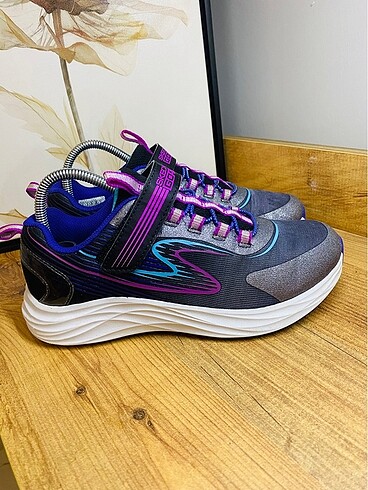 Skechers