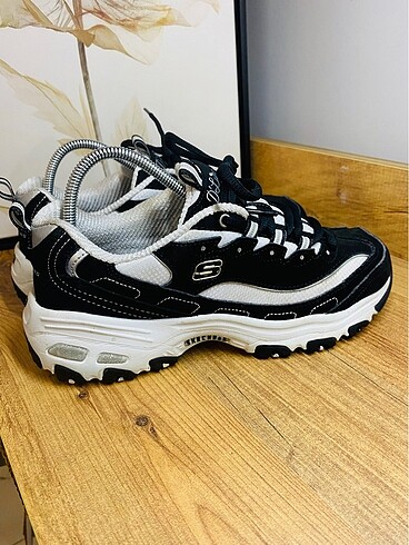 Skechers
