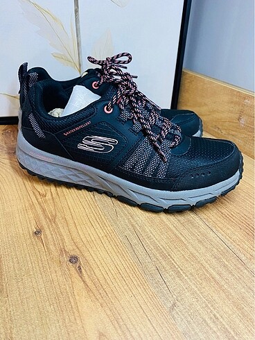Skechers