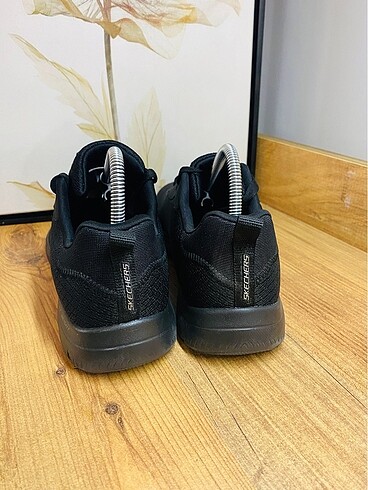 37 Beden siyah Renk Skechers
