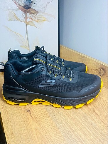 Skechers