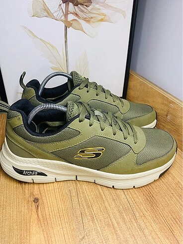 Skechers