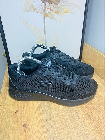 Skechers