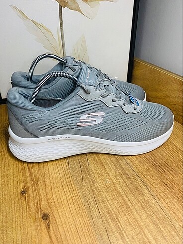 Skechers